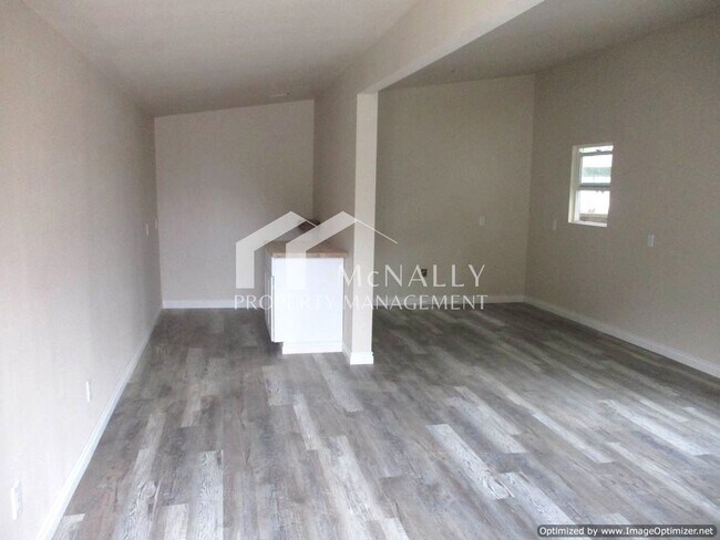 Building Photo - North Tacoma Home with Old World Charm