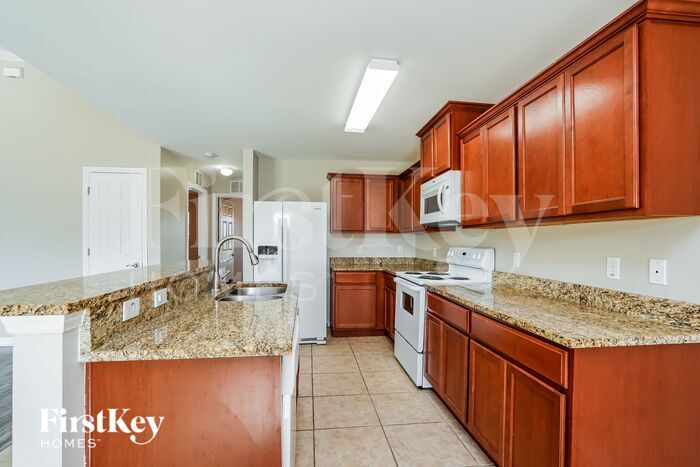 Building Photo - 2203 SW 11th Ct