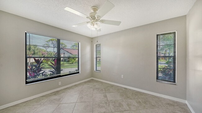 Building Photo - 2/2 Villa in South Sarasota