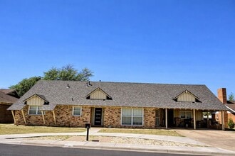Building Photo - 2907 Redbud Ave