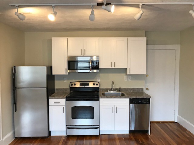 Building Photo - 402 Highland Ave