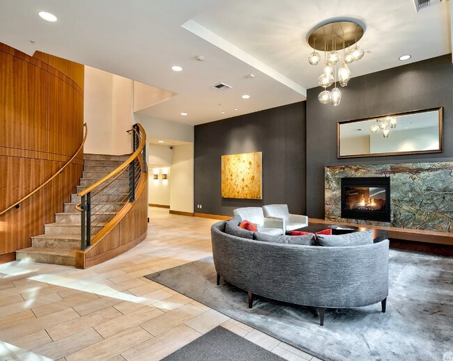 Building Photo - 910 Lenora St