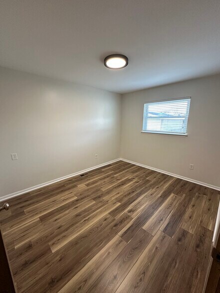 Building Photo - 32105 Knapp Ave