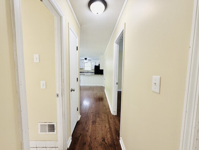 Building Photo - 400 S Highland Forest Dr