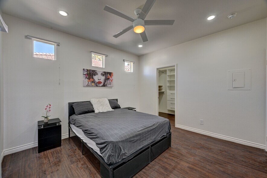Building Photo - 251 S Green Valley Pky
