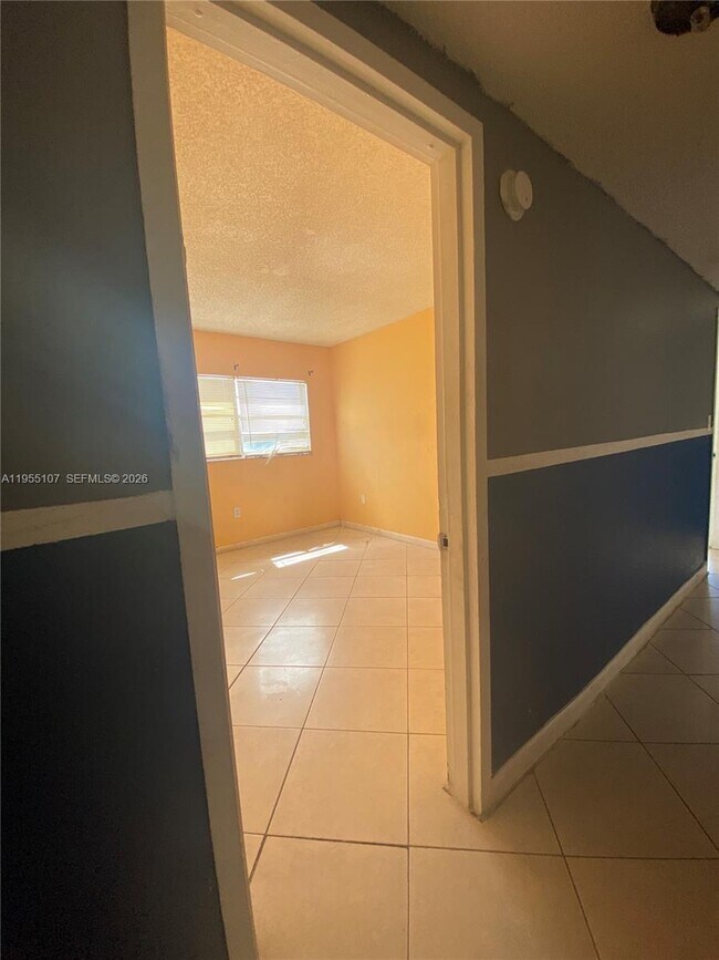 Building Photo - 5100 SW 41st St