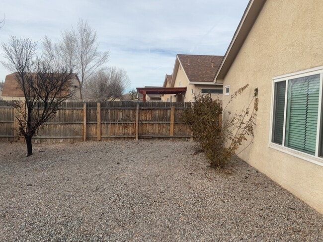 Building Photo - 736 Autumn Meadows Dr