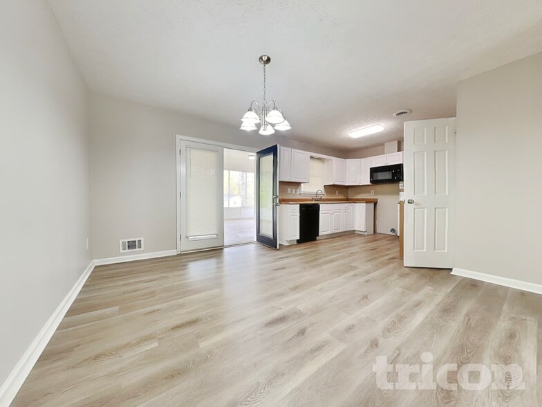 Building Photo - 3735 Linwood Way