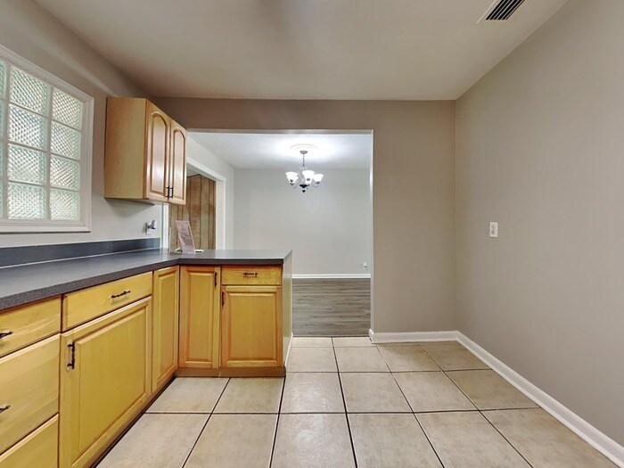 Building Photo - 2511 Green Oak Dr