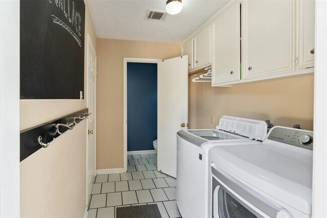 Building Photo - 5614 Bough Ct