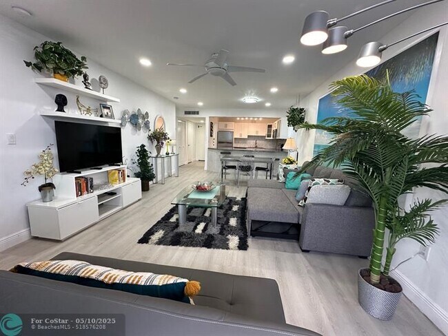 Building Photo - 7118 Bonita Dr