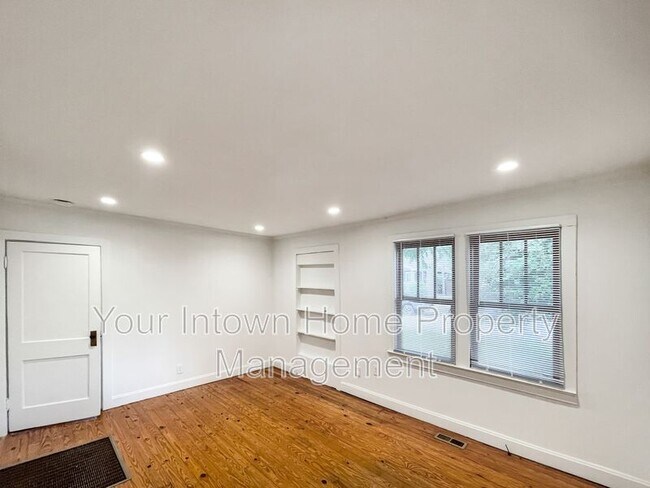 Building Photo - 1080 Benteen Ave SE