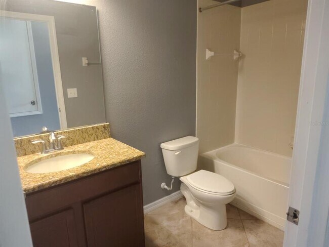 Building Photo - 2288 Grantham Ave