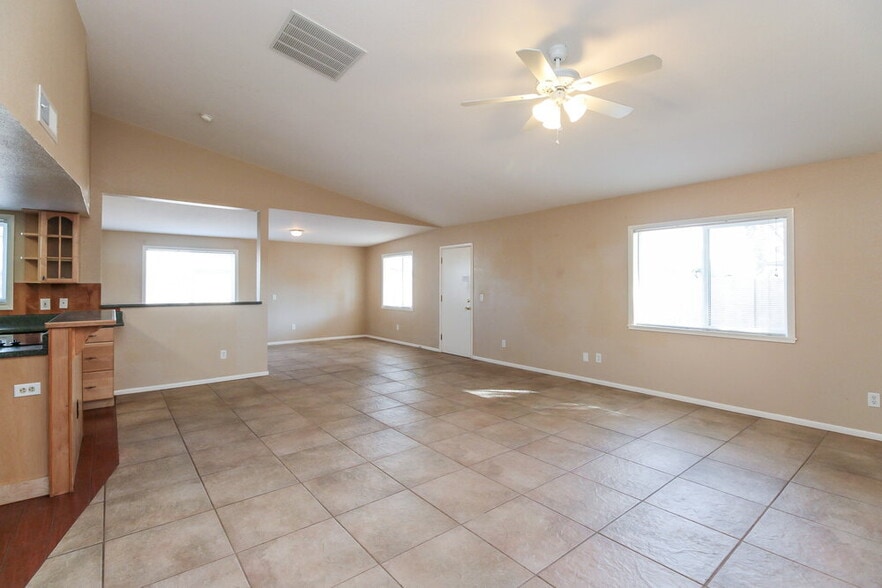 Building Photo - 119 S Cottonwood St