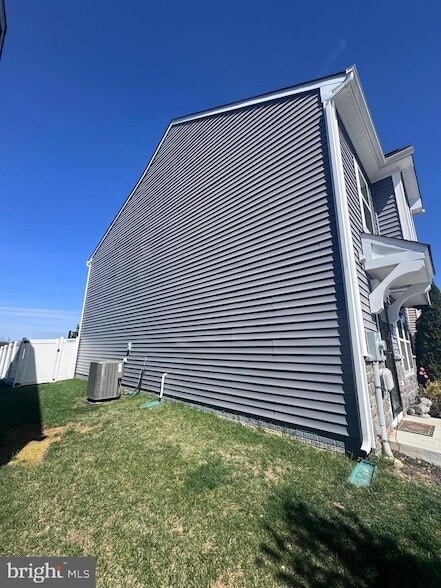 Building Photo - 576 Thumper Dr