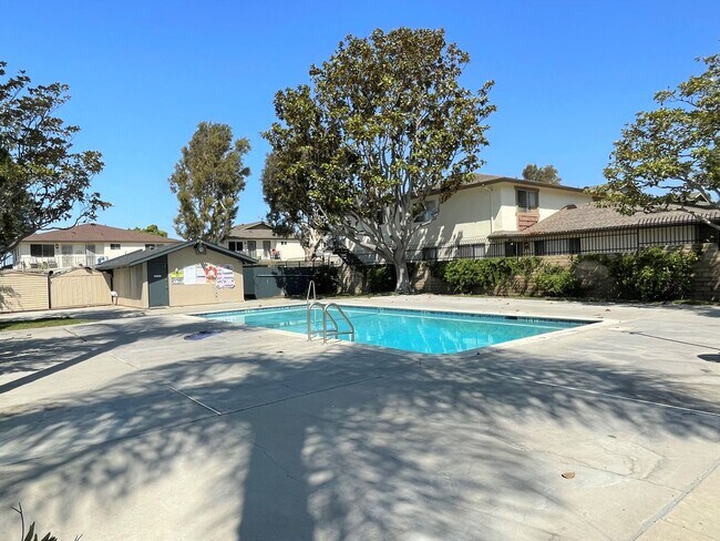 Building Photo - Centrally Located McKeon Condo