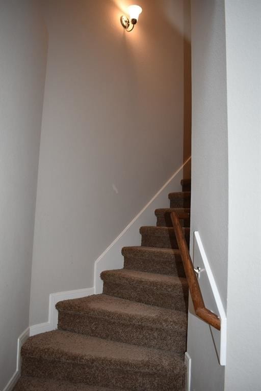 Building Photo - 1615 Royal Chase Dr