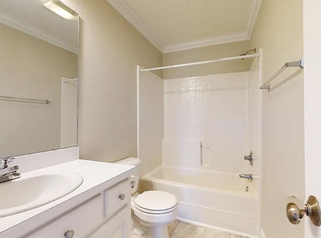 Building Photo - 1013 Sebring Dr