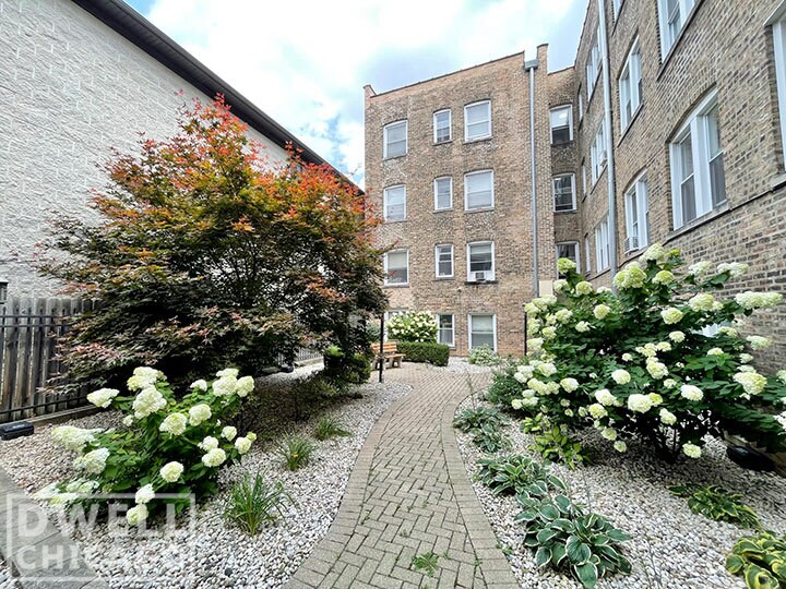 Building Photo - 2606 N Kimball Ave