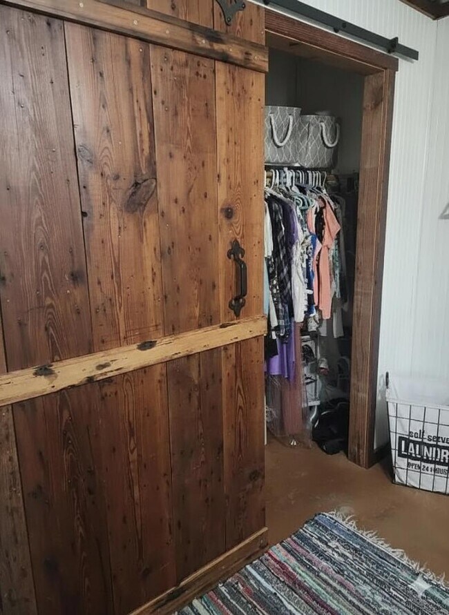 Building Photo - 601B Live Oak Street