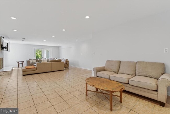Building Photo - 740 Kentland Dr