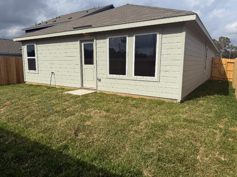 Building Photo - 18716 Loom Dr