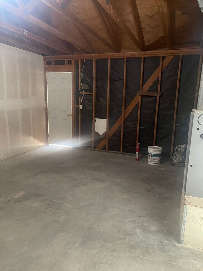 Building Photo - ERW1617