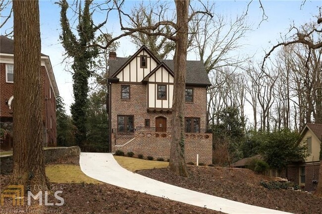 Building Photo - 1309 Stillwood Dr NE