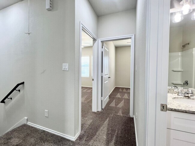 Building Photo - Brand New Duplex in New East Parks Community