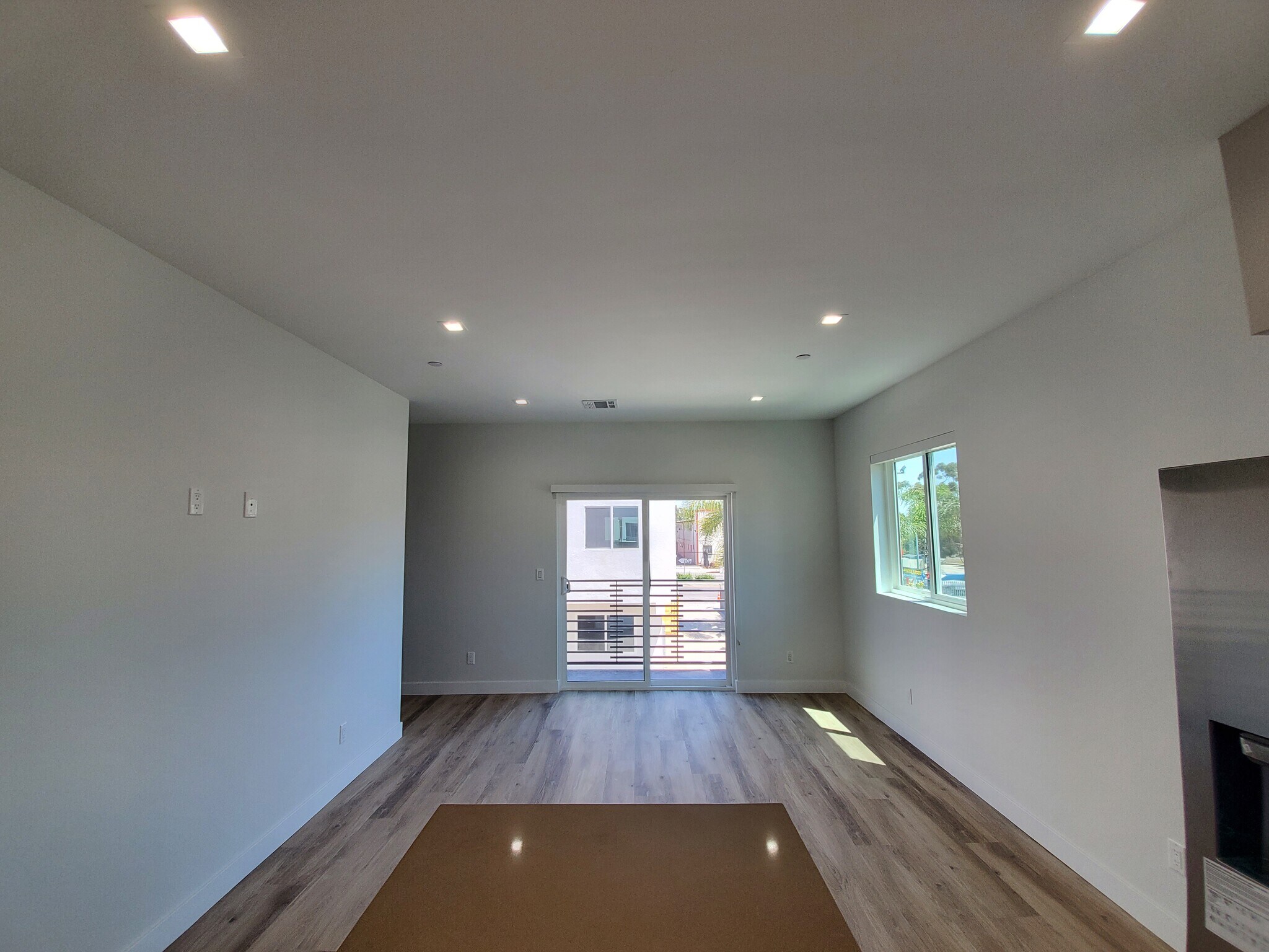 Building Photo - 2337 S Crenshaw Blvd