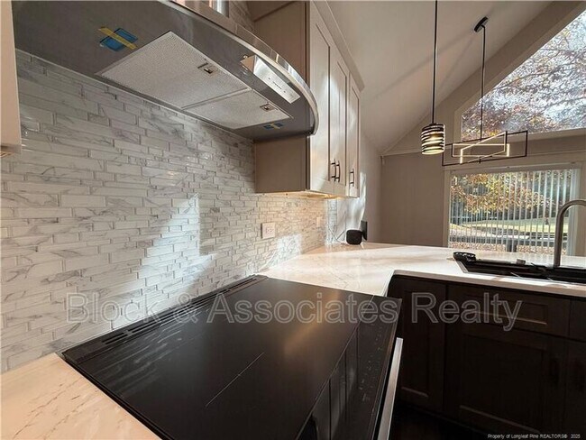 Building Photo - 1610 N Stonegate Dr