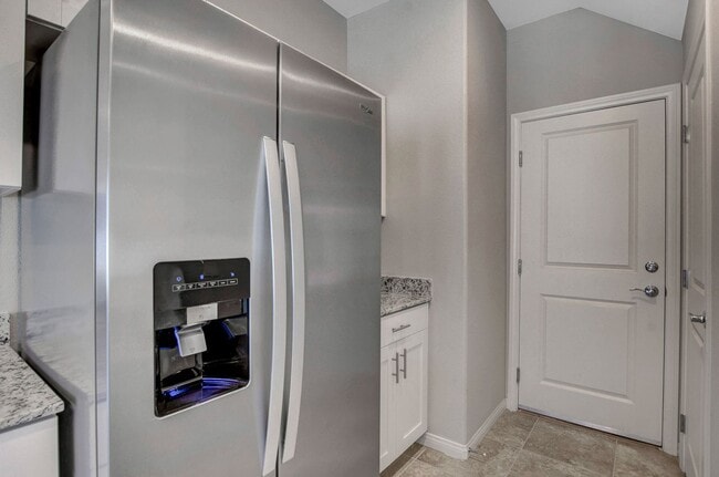 Building Photo - 2021 SINGLE FAMILY HOME IN GATED COMMUNITY