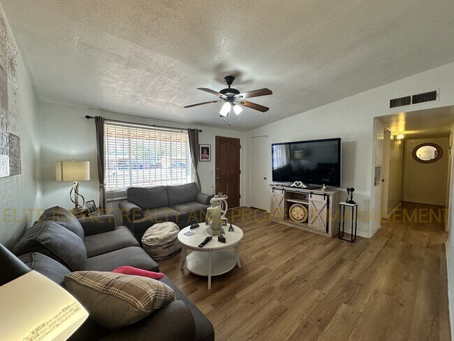 Building Photo - 4650 E Calle Aurora