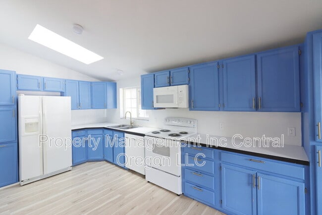 Building Photo - 15550 Rim Dr