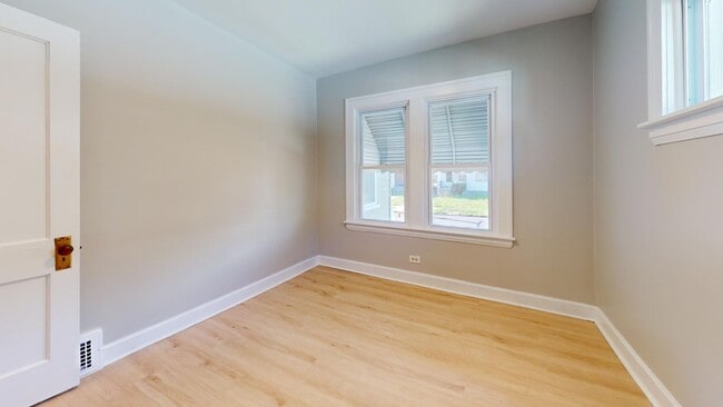 Building Photo - For August Move-In - West Blvd Area - 2 Bedroom Single Family Home