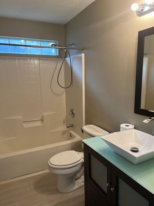 Building Photo - Updated 3 bedroom House in Georgetown