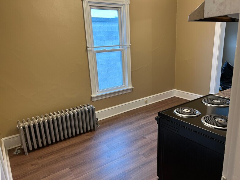 Building Photo - 507 Electric Ave