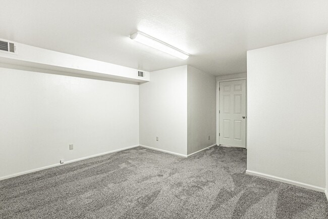 Building Photo - Spacious 3BD, 2BA Lakewood Half-Duplex wit...