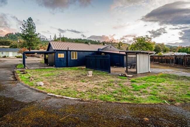 Building Photo - Fully Remodeled 3 Bedroom Home in Historic Oakland