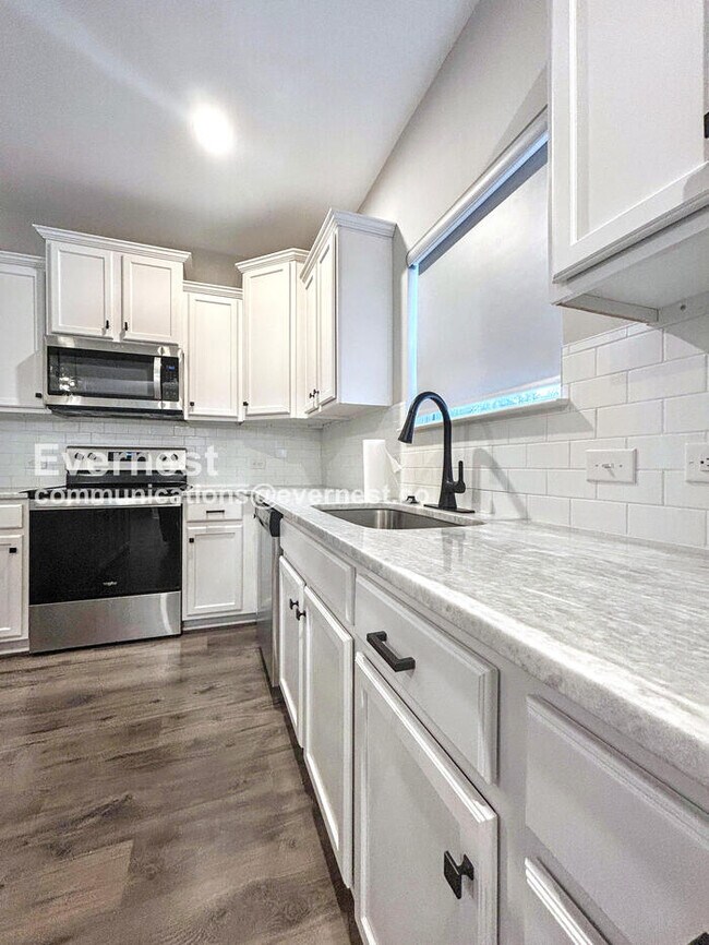 Building Photo - 2031 Darby View Ln