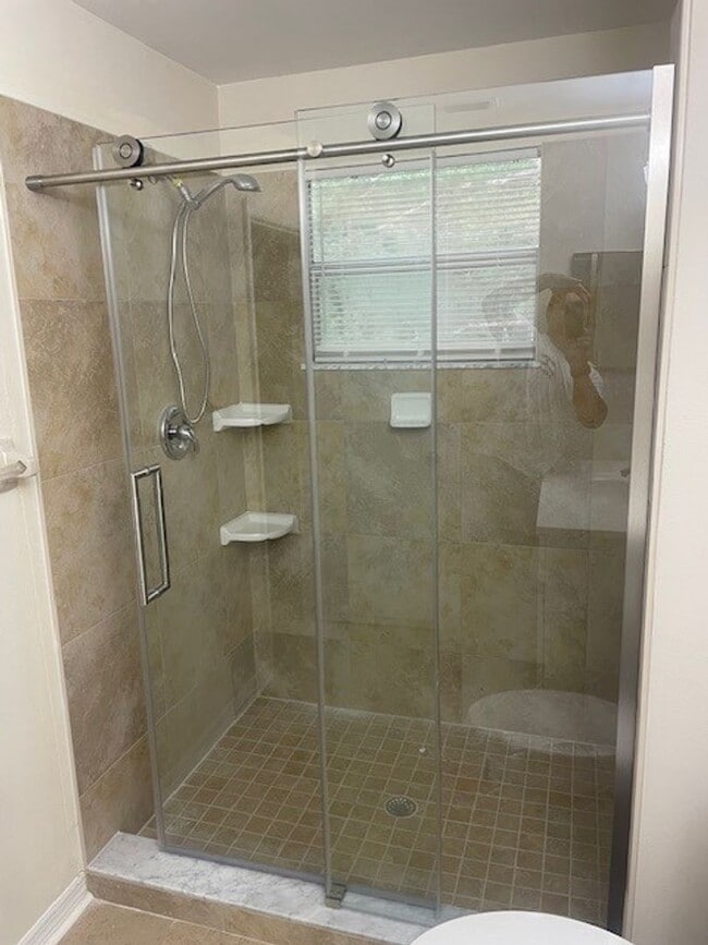 Building Photo - **3/2 w/ Lawn Care in Lake Mary - Remingto...