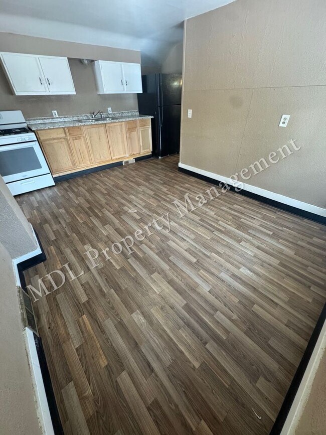 Building Photo - 909 Mackinaw St