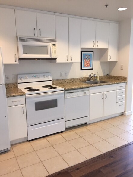 Kitchen - 250 King St