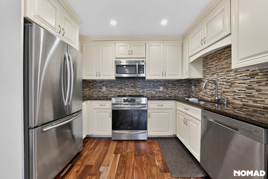 Building Photo - 5 Loudon Dr