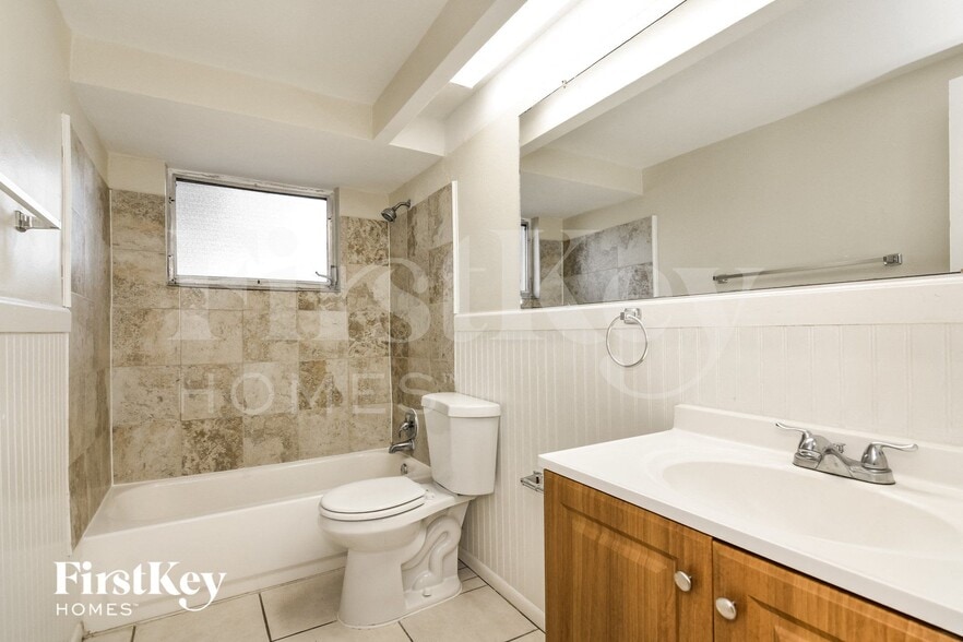 Building Photo - 9204 Lido Ln