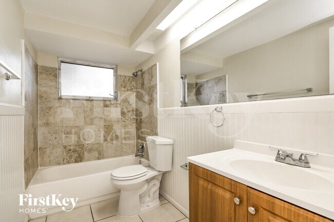 Building Photo - 9204 Lido Ln