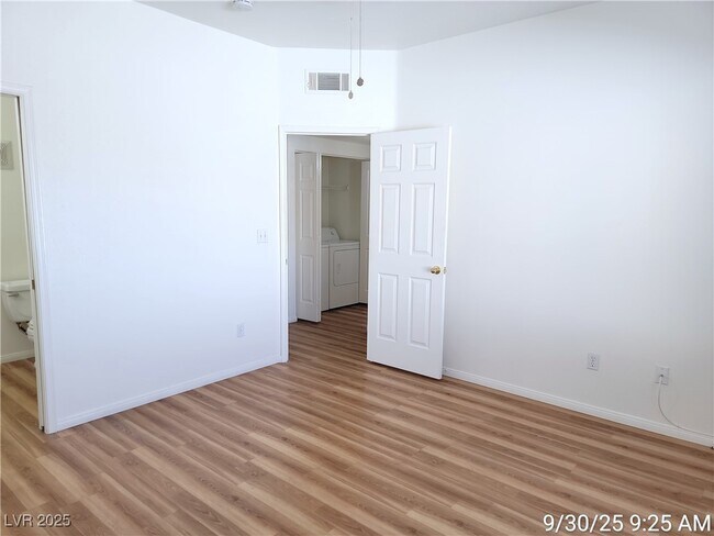 Building Photo - 6014 Vegas Dr