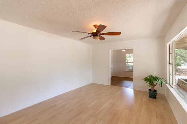Building Photo - 2305 Westforest Dr