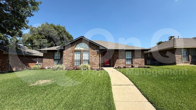 Primary Photo - 416 W Oak St