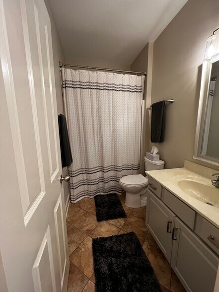 Secondary bath - 4844 Bevendean Dr